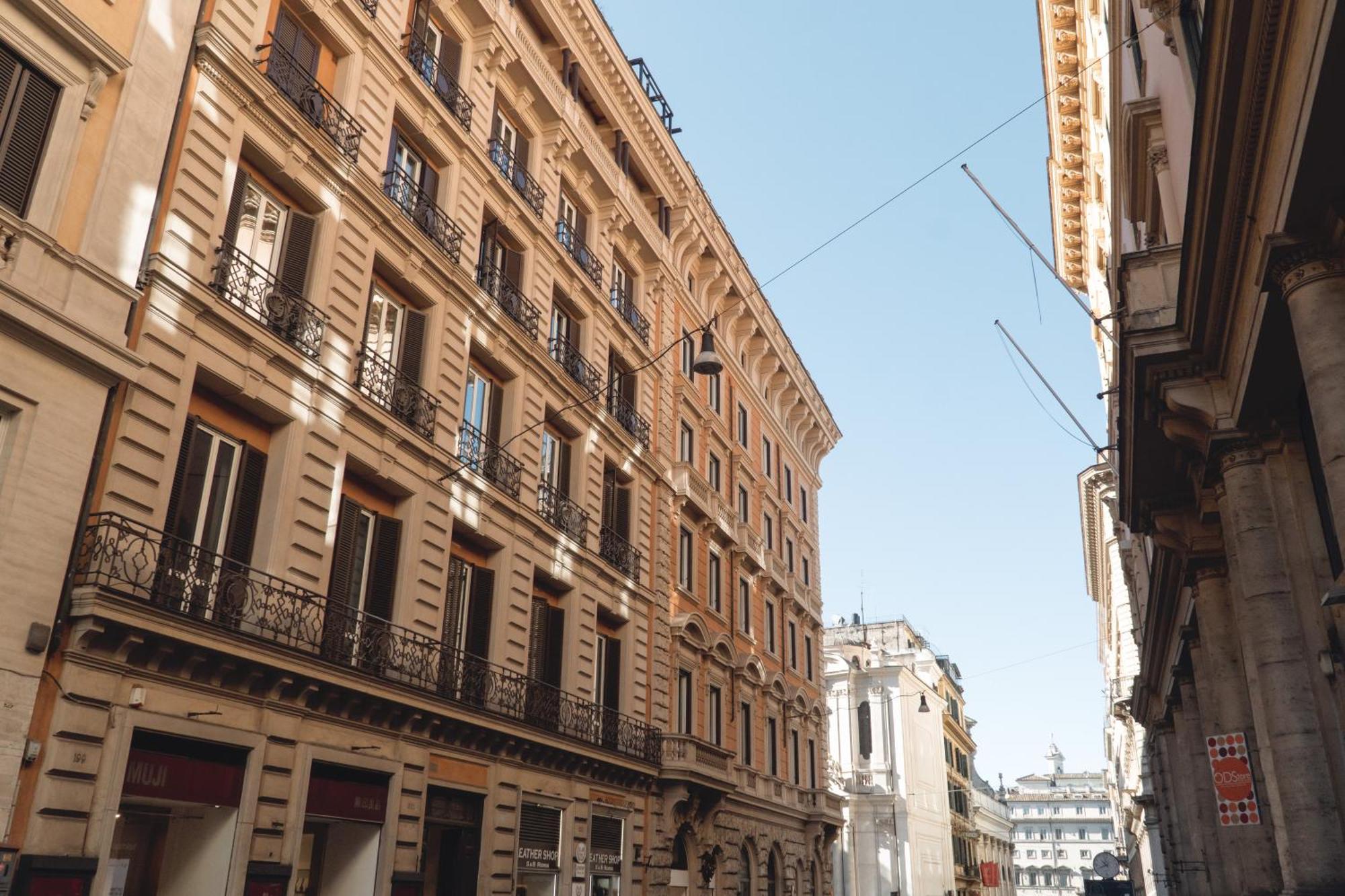 Tritone Luxury Suites Fontana Di Trevi — Photos 1